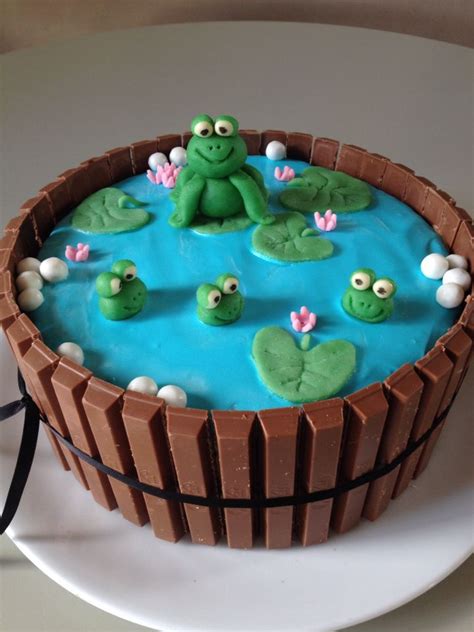 kitkat frog cake chocolate cake with chocolate imbc and kitkats frog cakes pretty birthday