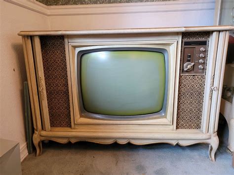 Lot Vintage S Magnavox Magna Color Tv With Tambour Door