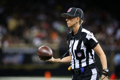 Sarah Thomas Is The First Woman To Officiate An Nfl Playoff Game