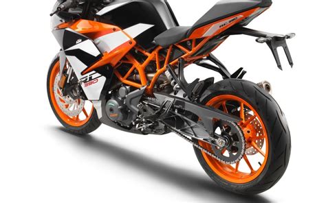 This engine of rc 390 develops a power of 43.5 ps and a torque of 36 nm. 2017 KTM RC 390 Officially Launched in India @ Rs 2.25 lakh