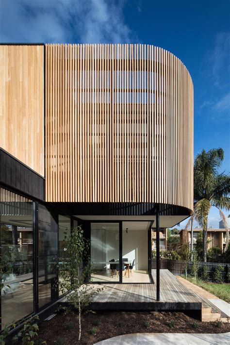 A Curved Timber Screen Adds Design Style And Privacy To This Modscape