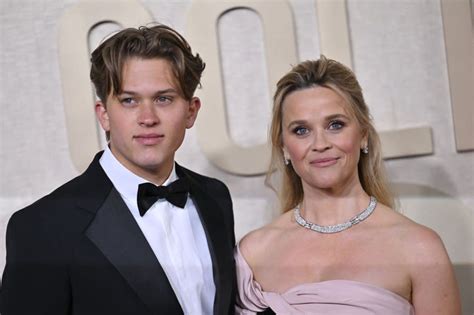 Look Reese Witherspoon Brings Son Deacon To Golden Globes