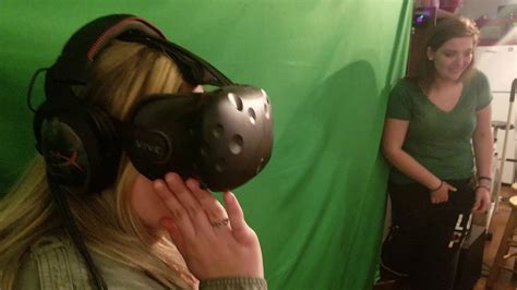 Girls Try Vr First Time Youtube