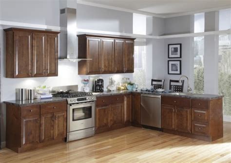 It has maple cabinets, antiqued with mocha. Selecting the Right Kitchen Paint Colors with Maple ...