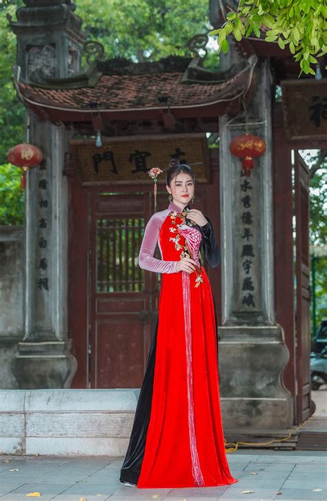 5 tiệm áo dài cách tân đẹp lung linh để sắm sửa diện tết ở sài gòn. Hai 'nàng thơ' của NTK Nhật Dũng diện áo dài đón Tết ...