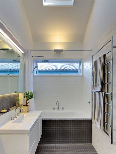 Backlit mirrors and medicine cabinets are an exceptional choice for modern bathroom design, says linda yang, senior staff designer at robern. Best Simple Bathroom Designs Design Ideas & Remodel Pictures | Houzz