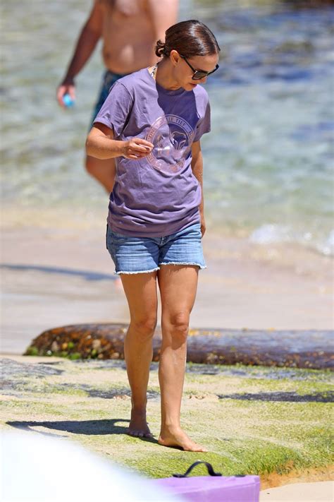 Love and thunder' are planning on shooting the film in australia from early 2021. Natalie Portman - Seashell hunting in Sydney | GotCeleb