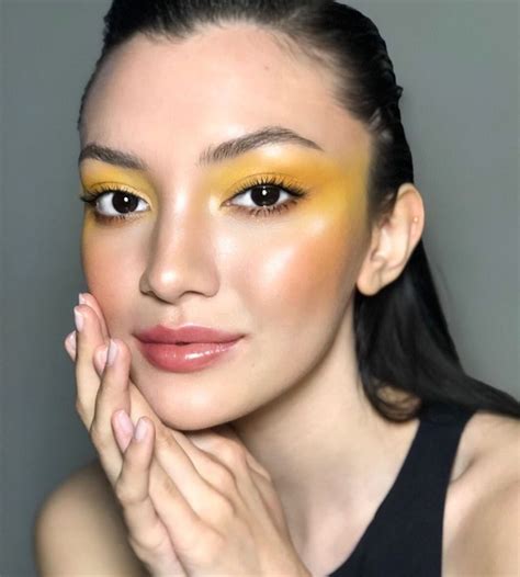 Yellow Vibes Makeup Look 80s Inspired Yellow Makeup Yellow Eyeshadow