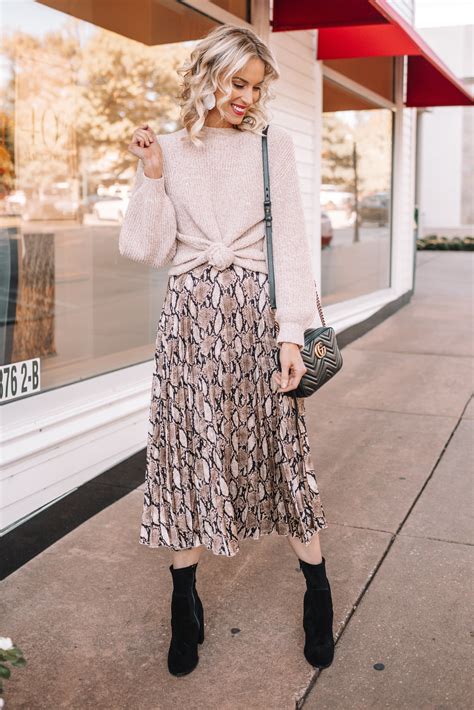 How To Wear A Midi Skirt 10 Ways To Wear A Midi Skirt Straight A Style Skirt Outfits Fall