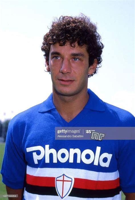 Strepitoso gol di gianluca vialli in rovesciata, la sua specialità. Gianluca Vialli | Sports, Jersey, Sports jersey