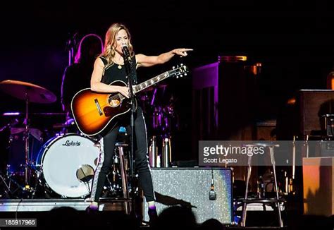 Sheryl Crow And Gary Allen In Concert Photos And Premium High Res