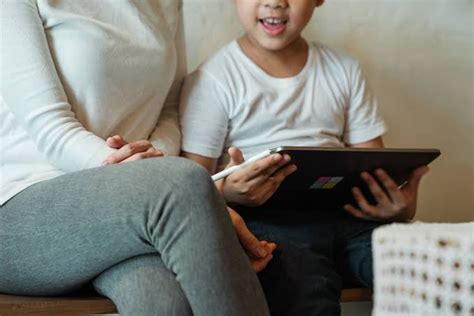 Orang Tua Wajib Tahu Tips Cara Mendidik Anak Di Era Digital Wahana News