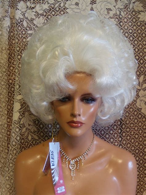 Vegas Wigs Classy Elegant Short Bubble Soft Curls Volume Body Chic Pick