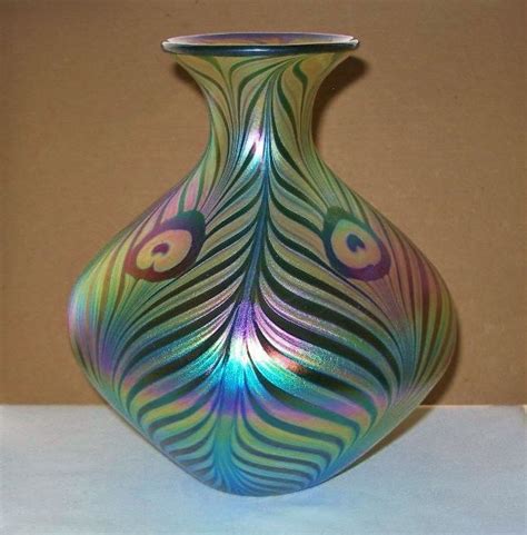 Breathtaking Iridescent Lundberg Glass Vase Incredible Peacock Feather