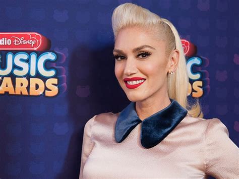 Gwen Stefani Has Curly Brown Hair Now And Everyone Is Freaking Out Self