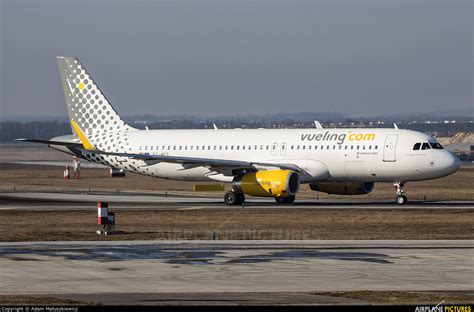 Ec Mes Vueling Airlines Airbus A320 At Prague Václav Havel Photo