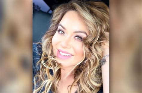 Chiquis tells jacqie about her desire to meet up with their dad and make him admit what he did to her and see chiquis rivera and her younger siblings step up and pull together to raise each other with. Sexy escote de Chiquis Rivera causó revuelo entre sus fans ...