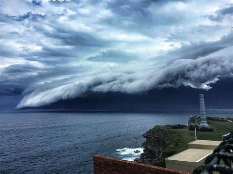 Breathtaking Cloud Tsunami Rolls Over Sydney Clouds Clouds