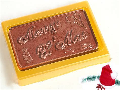 Looking for a quick and easy gift idea that's perfect for just about anyone?! Merry Christmas Chocolate Bar