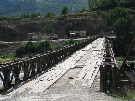 20 Photos Of Bridges From Around The World All Drivers Should Avoid