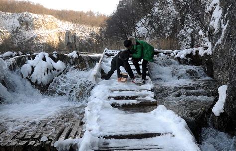 Frozen Plitvice Lakes Winter Magic Emerges Croatia Times