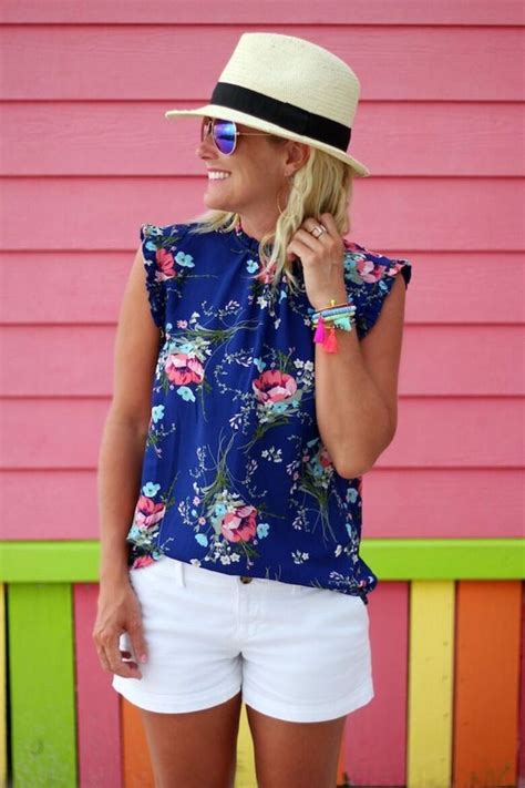 How To Style Chic Summer Outfits For Women Over 40
