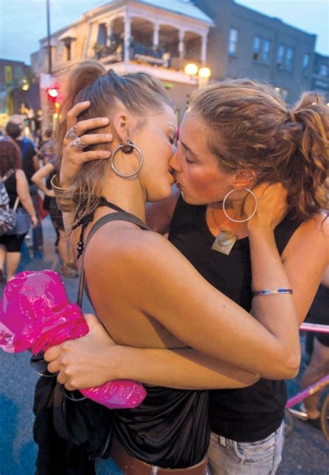 Les Lesbiennes Manifestent Montr Al Le Devoir