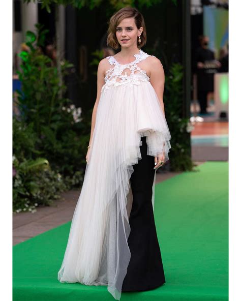 女優エマ・ワトソンが着用した、ドレスの丈が短すぎ！？ Watches Safari Online