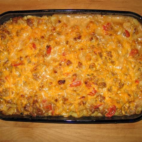 In a blender or food processor, combine the milk, cheeses, flour and pepper. Macaroni cheese with mince and thyme recipe - All recipes UK