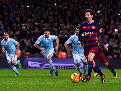 Lionel Messi Penalty Barcelona Forward Passes To Luis Suarez To Copy Johan Cruyff S Moment Of
