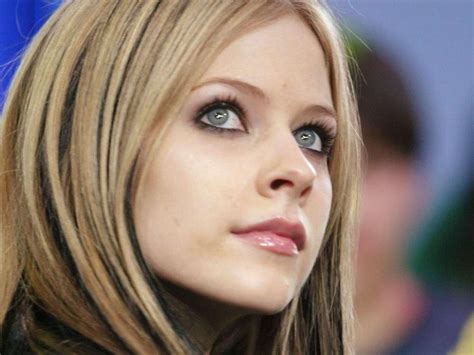 Avril Lavigne Under Attack From Christians On The Internet For The