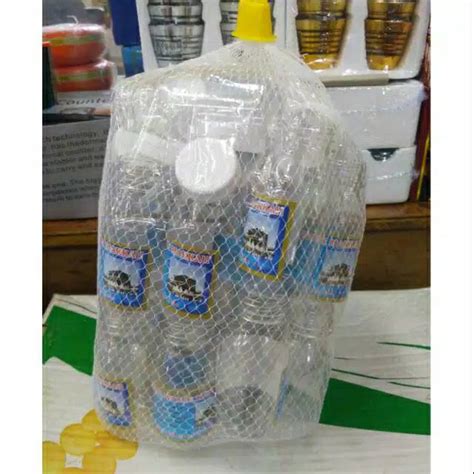 Air ini punya kandungan kimiawi alami yang menyehatkan bagi tubuh manusia. Botol kosong buat air ZAM ZAM 25 pcs Berstiker | Shopee ...