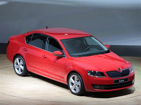 Beautiful car Skoda Octavia 2013 in Moscow wallpapers and images - wallpapers, pictures, photos
