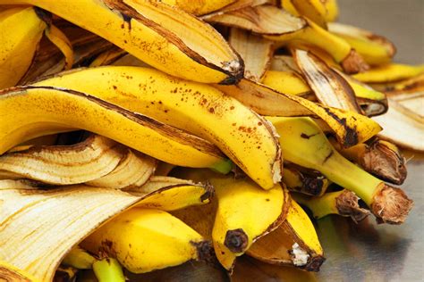 Banana Peels Unexpected Uses And Benefits For The Body