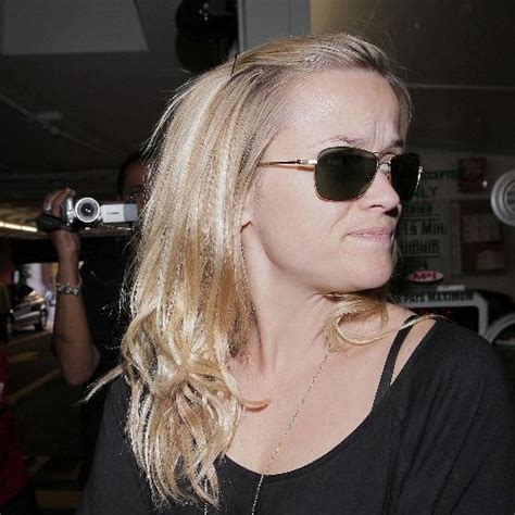 Reese Witherspoon Embarrasses Her Daughter By Singing