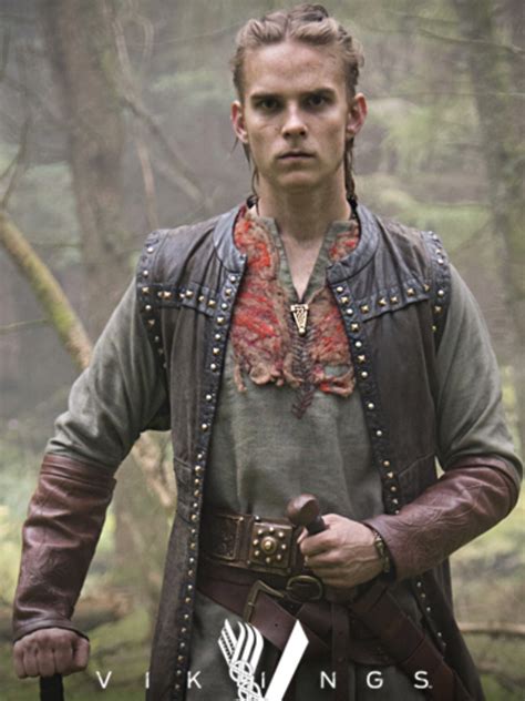 Hvitserk crece y se convierte en un vikingo temido por todos, capaz de luchar cuerpo a cuerpo con el rey aethelwulf y de vikings: Hvitserk ️ | Vikings tv show, Vikings, Vikings tv