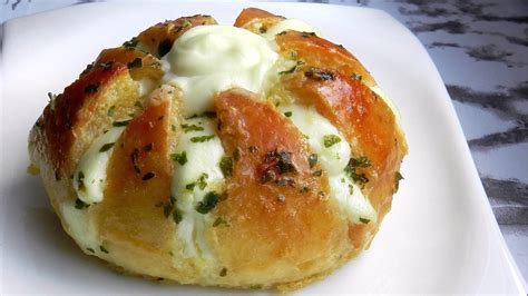 With swirls of herbs and ribbons of melted cheese, this is a wonderful afternoon tea served with lashings of butter, or for dipping into soups. Cream Cheese Garlic Bread - Korean Garlic Bread - YouTube