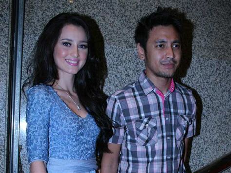 Julie Estelle And Ello Tampil Bersama