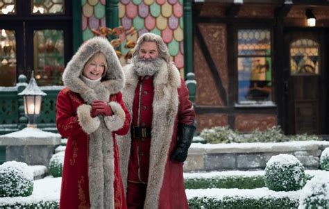 The Christmas Chronicles 2 Review Coal Wrapped Up In A Sparkly Stocking