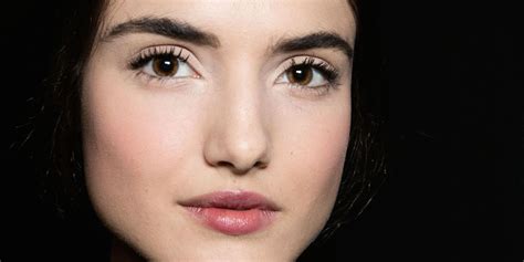 How To Get The Minimal Makeup Look That Works For Everyday Minimal
