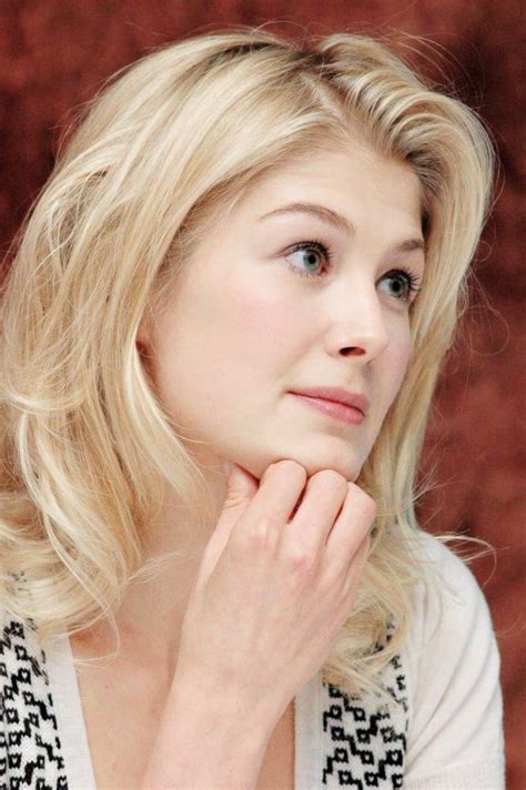 Rosamund Pike Beautiful Celebrities Beautiful Actresses Beautiful