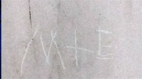 Lincoln Memorial In DC Defaced With Red Graffiti By Thugs Daily Mail Online