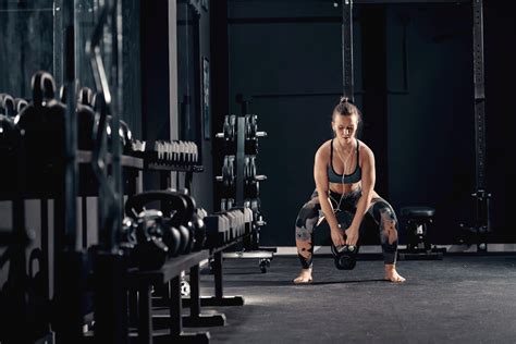 Lifting Barefoot Vs Weightlifting Shoes Who Is The Winner