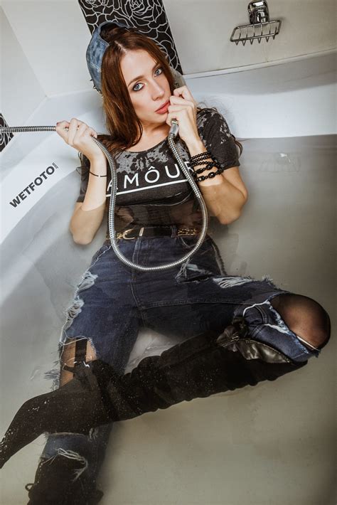 Wetlook world chat forum for fans of girls in wet clothing, wetlook dresses, wet jeans, soaked knickers, dripping panties. Beautiful Brunette Get Wet in High Waisted Jeans and Tight ...