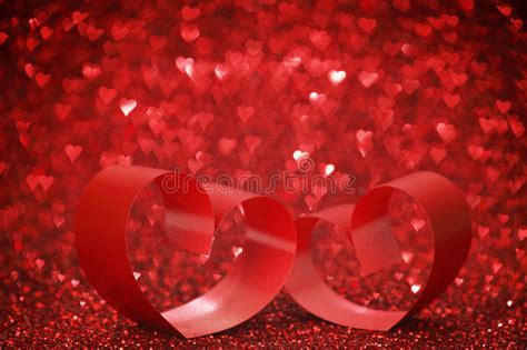 Corazones Rojos De La Cinta En Brillos Imagen De Archivo Imagen De