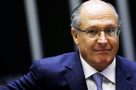 Alckmin diz que PSDB tem de ter independência em relação ao governo