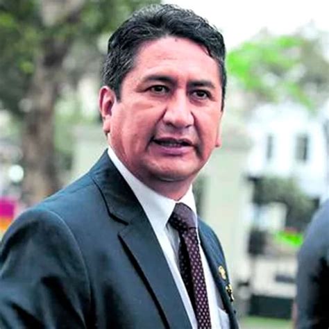 vladimir cerrón es propuesto como candidato a la presidencia en 2026 por partidarios de perú