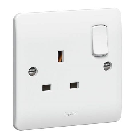 Socket 3 Pin With Switch 13a Flat Shahid International