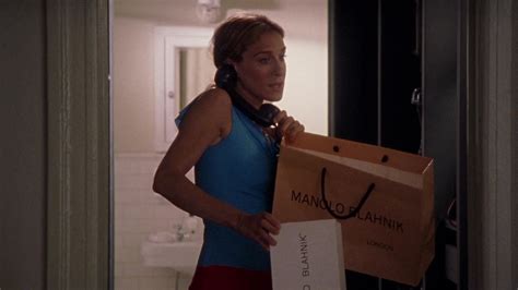 manolo blahnik store paper bag held by sarah jessica parker as carrie bradshaw in sex and the