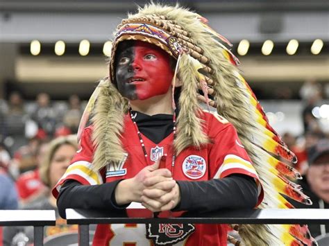 Deadspin Ripped For Outrage Over Young Chiefs Fan With Painted Face